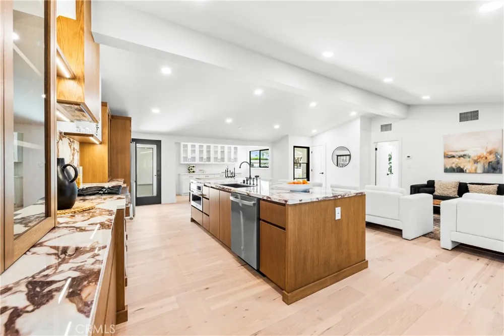 213 Wellesley Costa Mesa, CA 92626