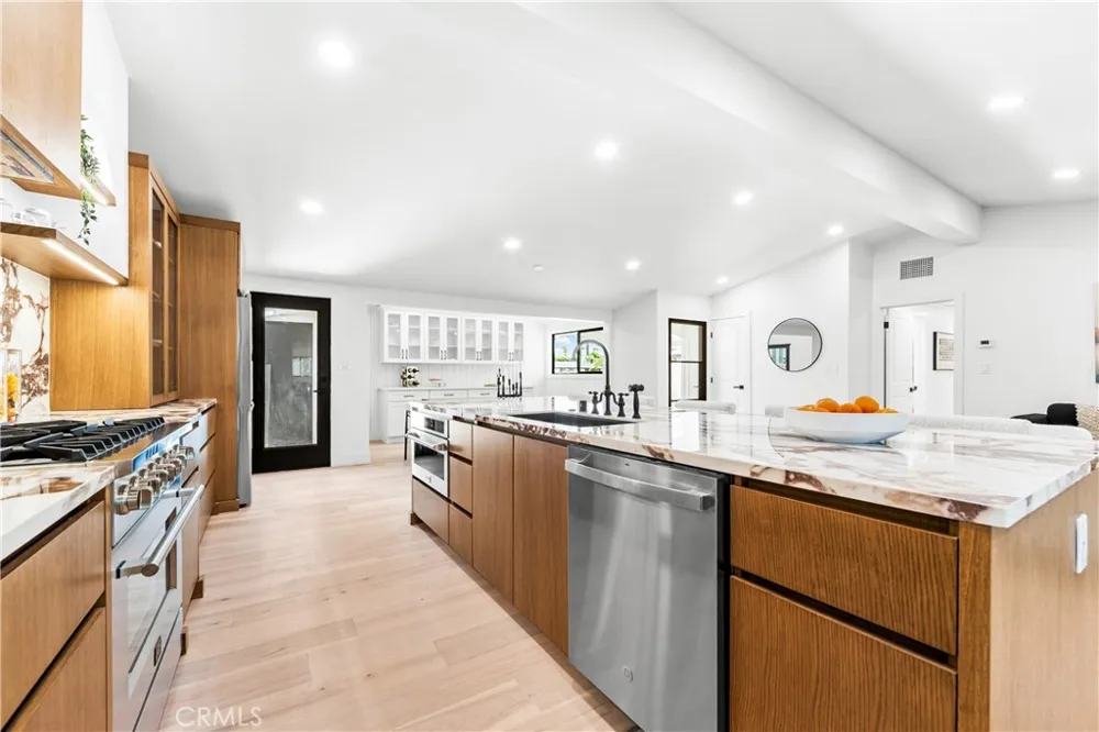 213 Wellesley Costa Mesa, CA 92626