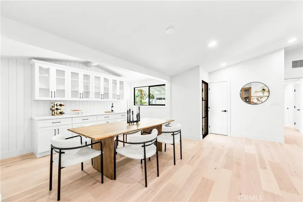 213 Wellesley Costa Mesa, CA 92626