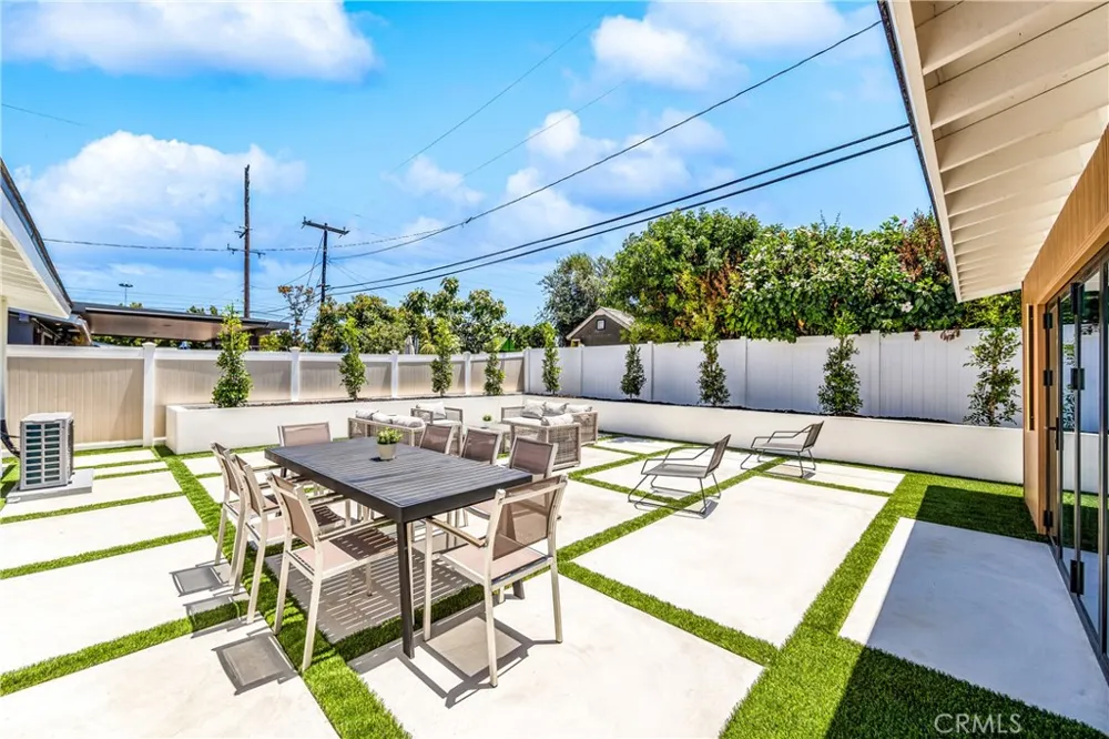 213 Wellesley Costa Mesa, CA 92626