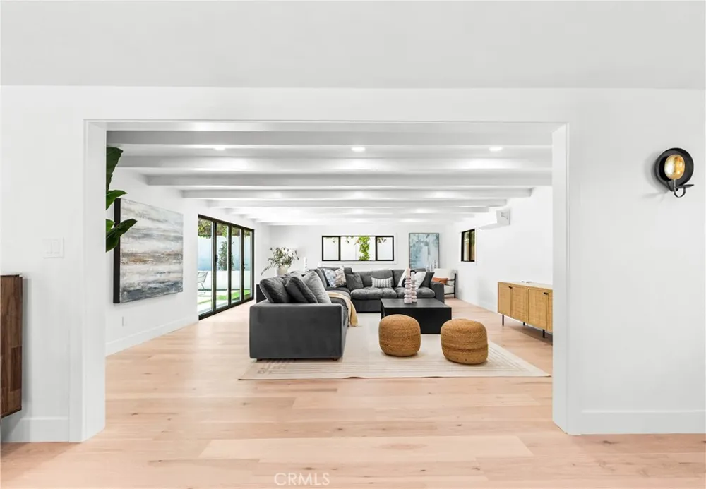 213 Wellesley Costa Mesa, CA 92626