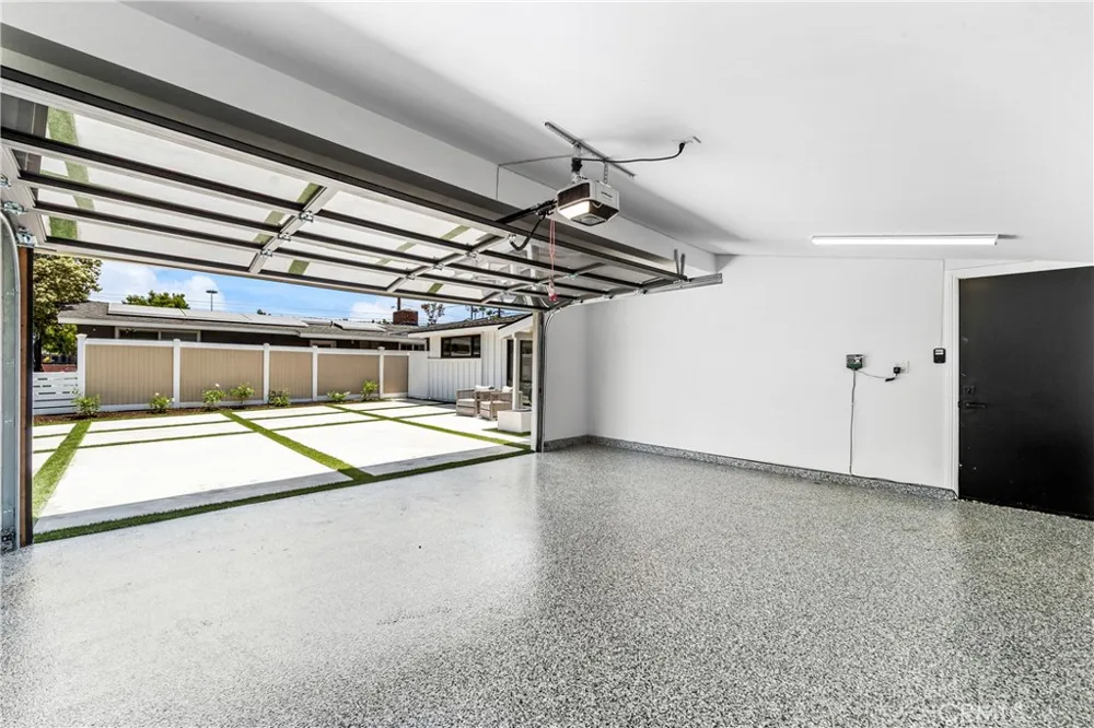 213 Wellesley Costa Mesa, CA 92626