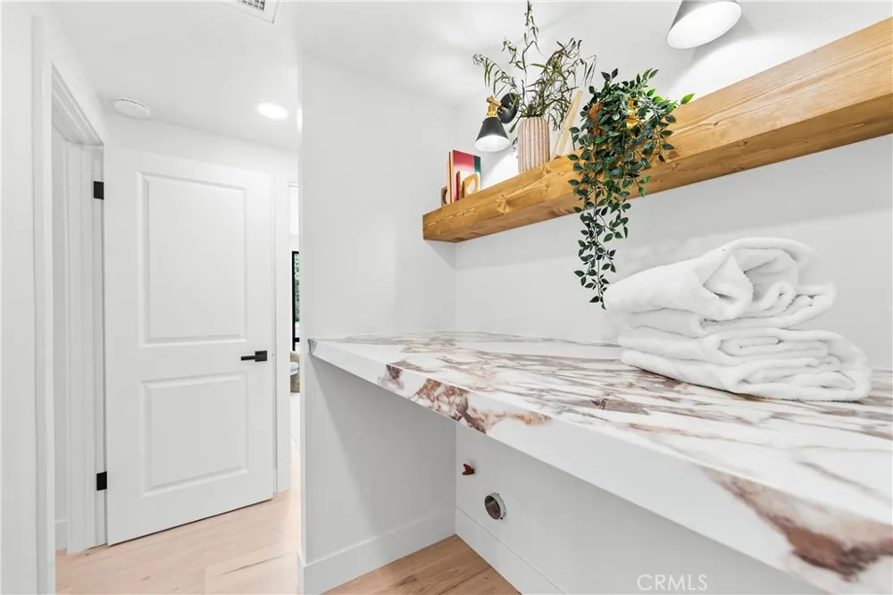 213 Wellesley Costa Mesa, CA 92626