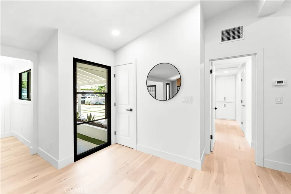 213 Wellesley Costa Mesa, CA 92626