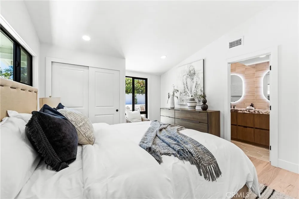 213 Wellesley Costa Mesa, CA 92626