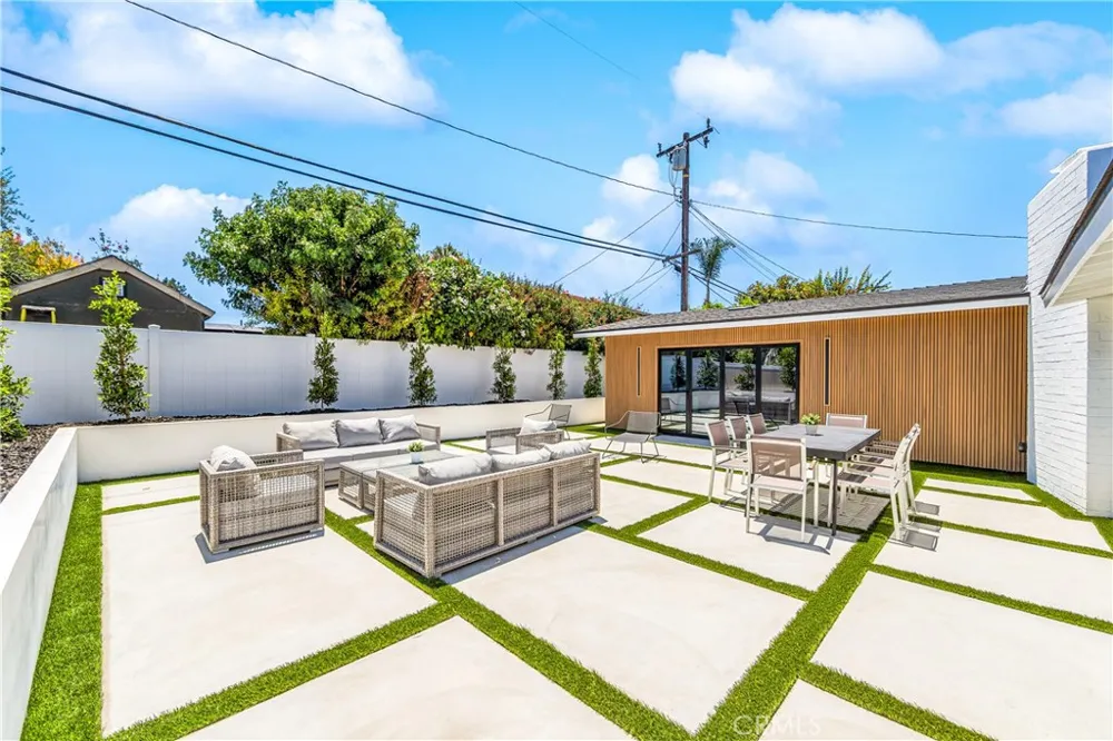 213 Wellesley Costa Mesa, CA 92626