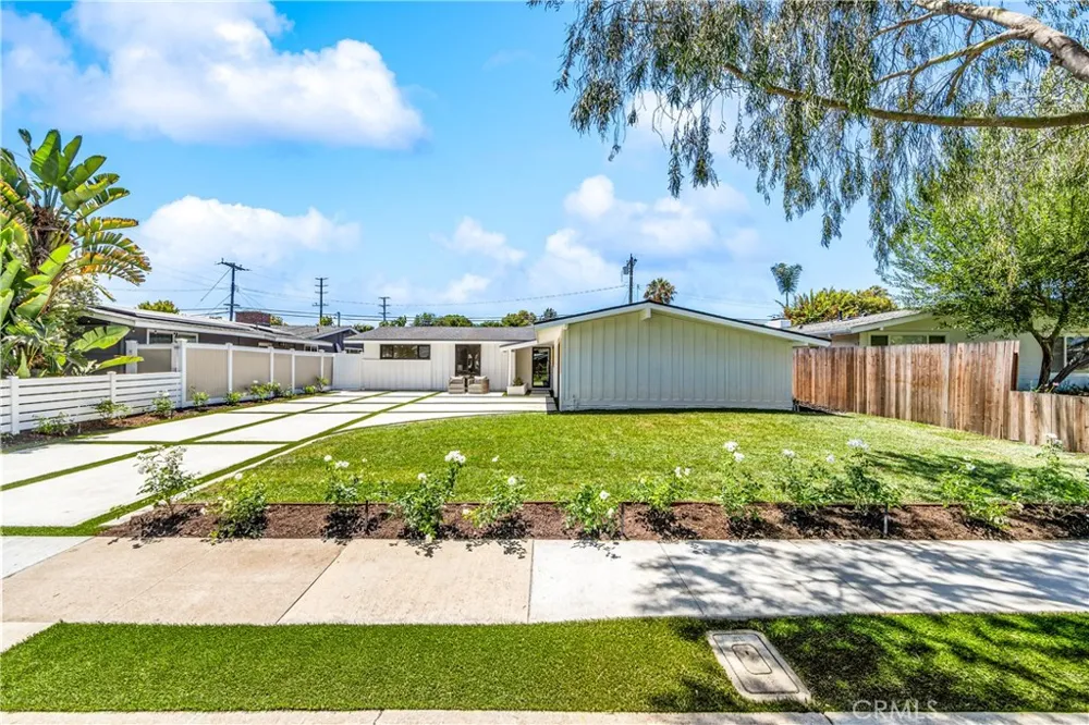 213 Wellesley Costa Mesa, CA 92626