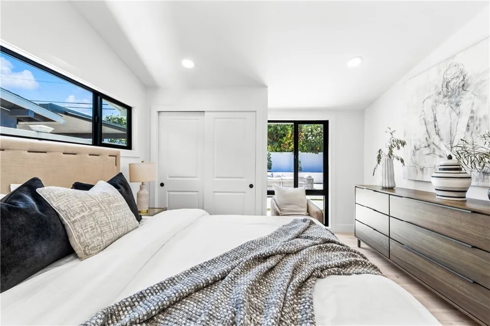 213 Wellesley Costa Mesa, CA 92626