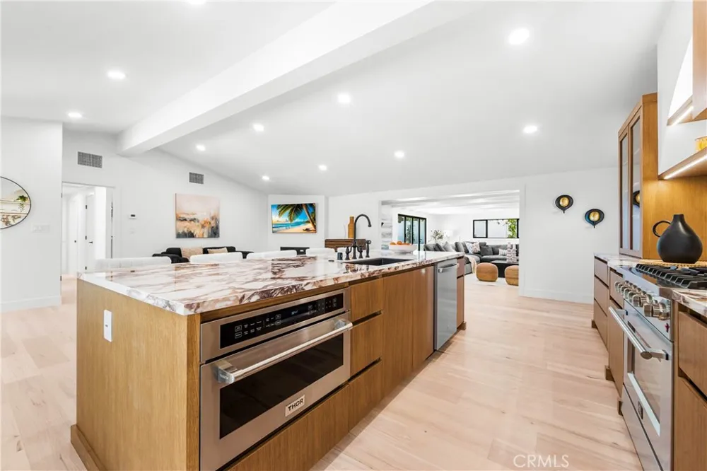213 Wellesley Costa Mesa, CA 92626