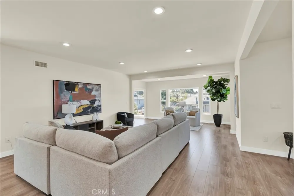 13429 Bailey Whittier, CA 90601
