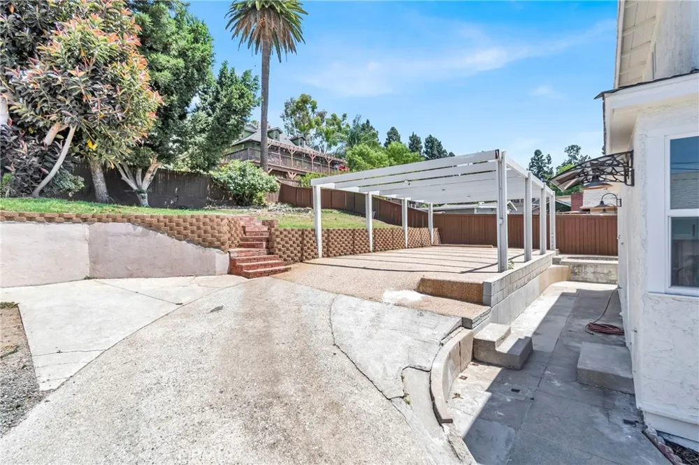 13429 Bailey Whittier, CA 90601
