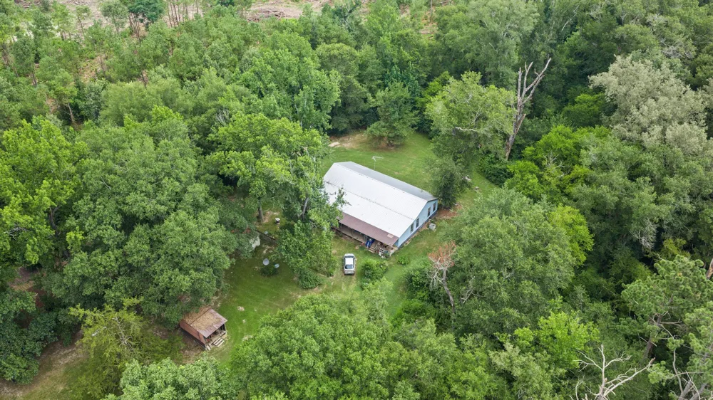 1609 County Road 3224 Center, TX 75935