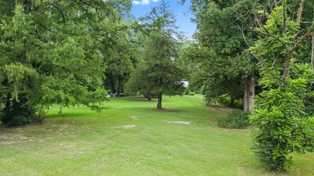 1609 County Road 3224 Center, TX 75935