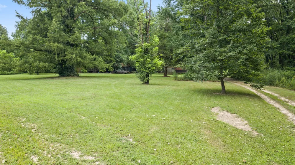 1609 County Road 3224 Center, TX 75935