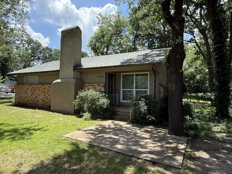 109 Churchill Lane