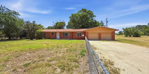 902 S US Highway 281