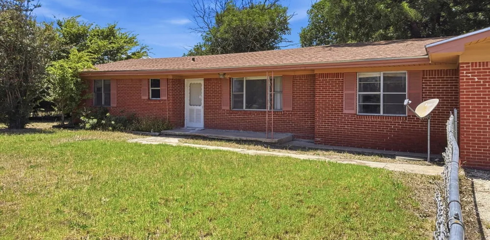 902 S US Highway 281 Evant, TX 76525