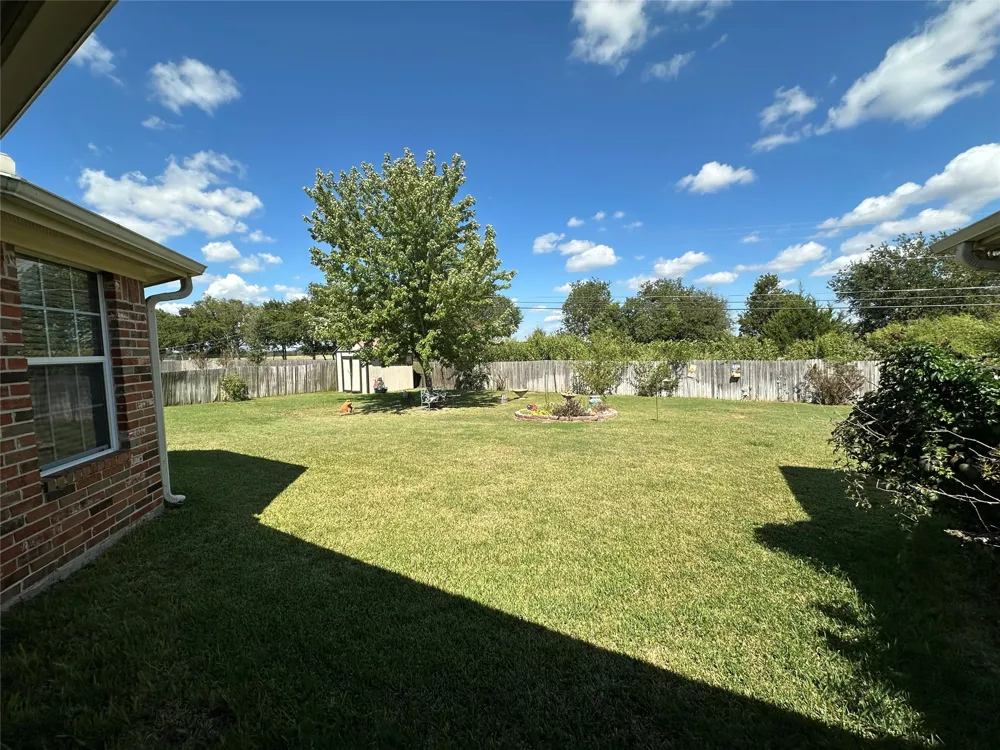394 Sunland Park Robinson, TX 76706