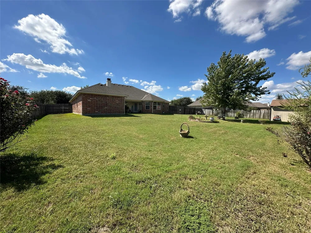 394 Sunland Park Robinson, TX 76706