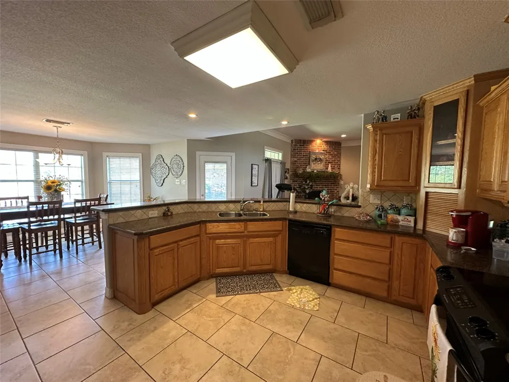 394 Sunland Park Robinson, TX 76706