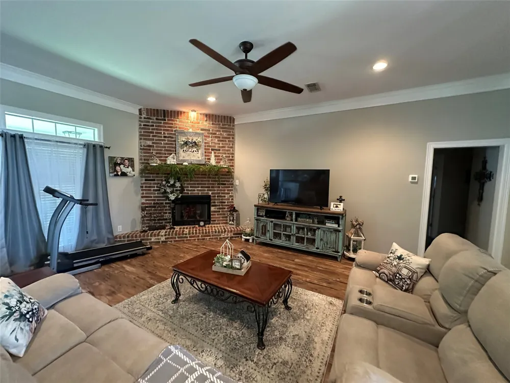 394 Sunland Park Robinson, TX 76706