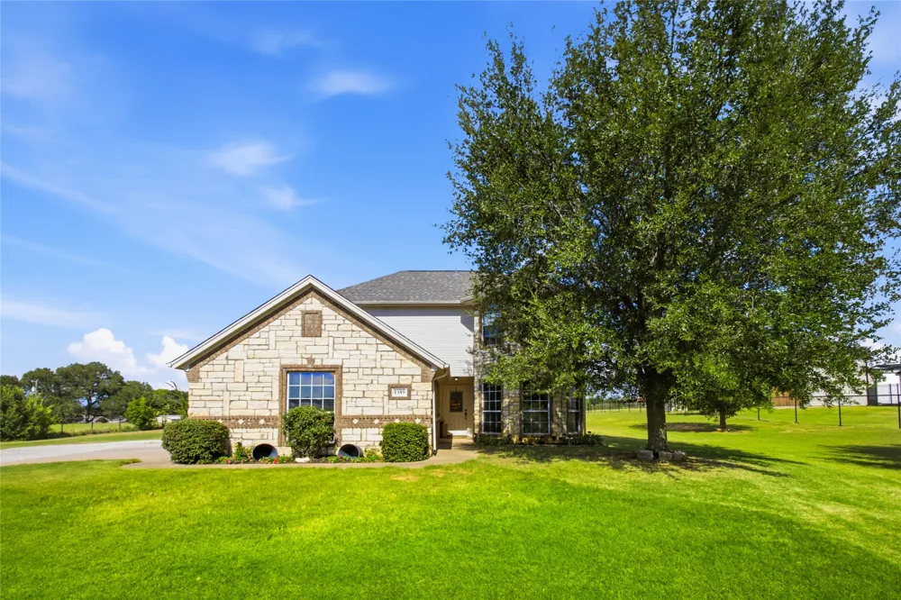 1389 Thomas Road Springtown, TX 76082