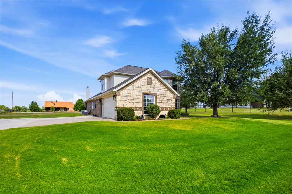 1389 Thomas Road Springtown, TX 76082
