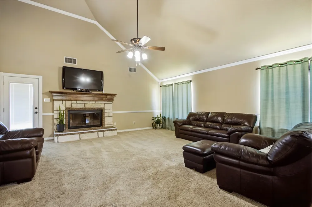1389 Thomas Road Springtown, TX 76082