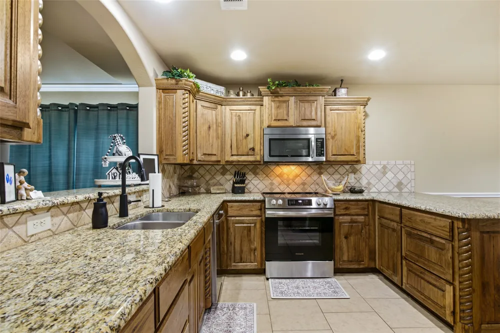 1389 Thomas Road Springtown, TX 76082