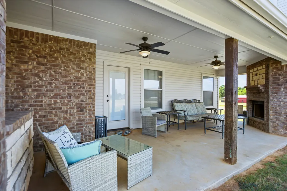 1389 Thomas Road Springtown, TX 76082