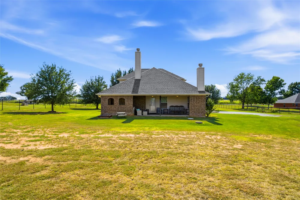 1389 Thomas Road Springtown, TX 76082