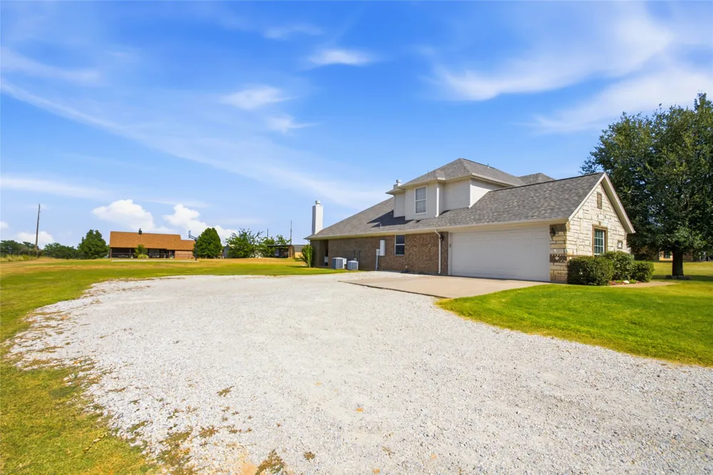 1389 Thomas Road Springtown, TX 76082