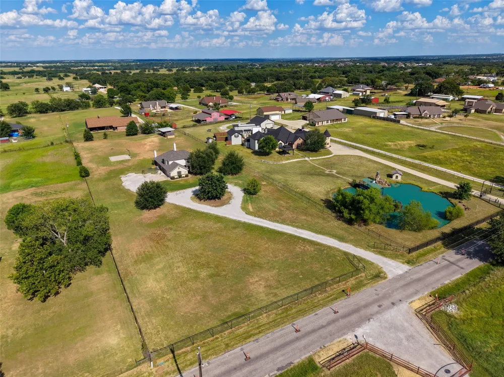 1389 Thomas Road Springtown, TX 76082