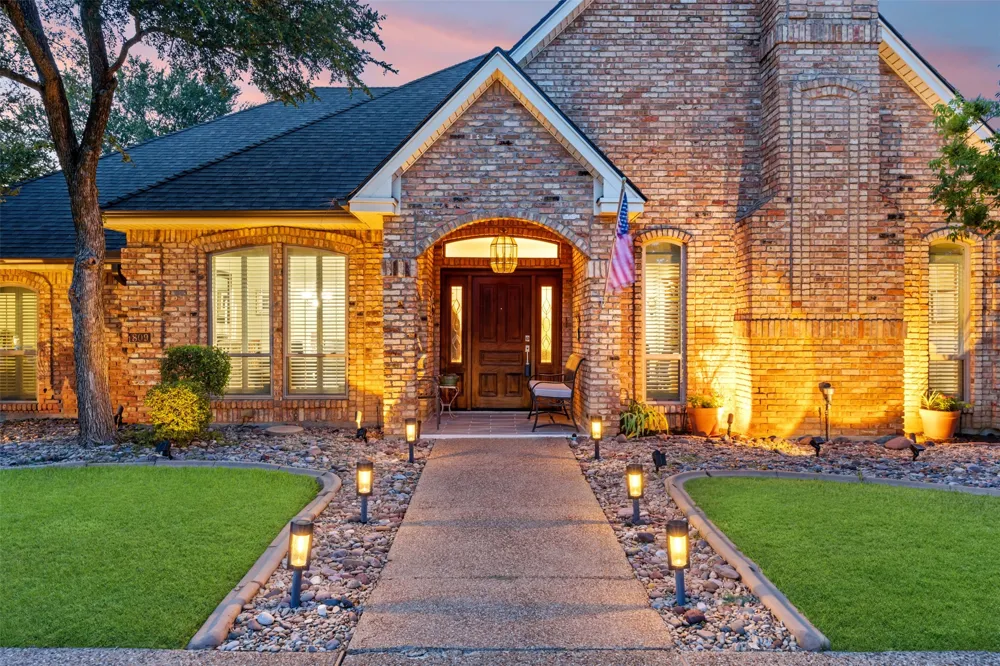 809 Shady Creek Drive Kennedale, TX 76060
