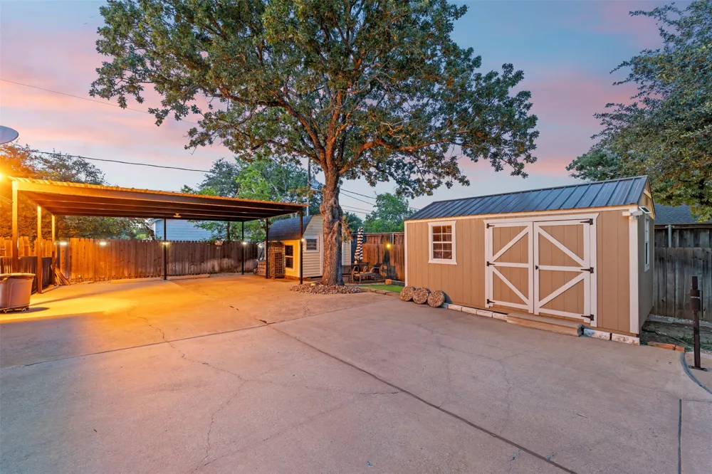 809 Shady Creek Drive Kennedale, TX 76060