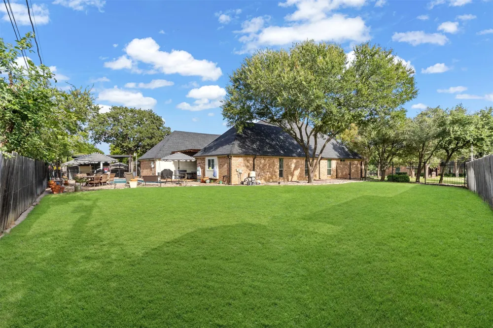 809 Shady Creek Drive Kennedale, TX 76060