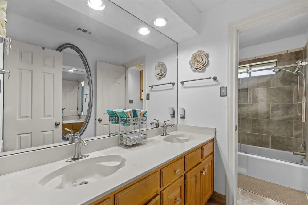 809 Shady Creek Drive Kennedale, TX 76060