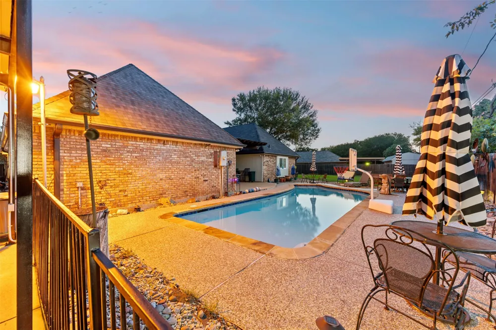 809 Shady Creek Drive Kennedale, TX 76060