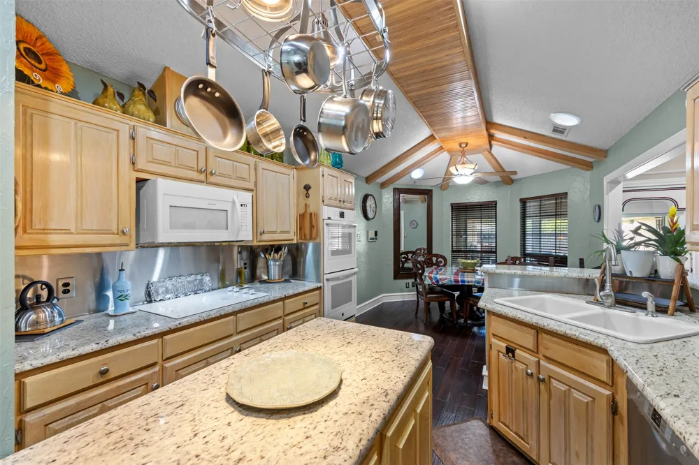 809 Shady Creek Drive Kennedale, TX 76060