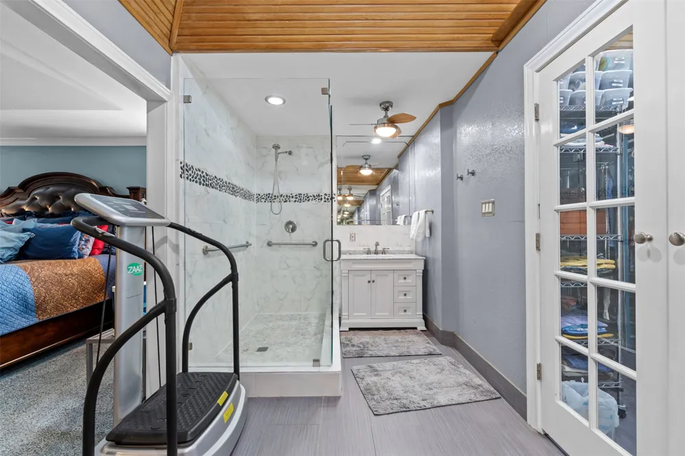 809 Shady Creek Drive Kennedale, TX 76060
