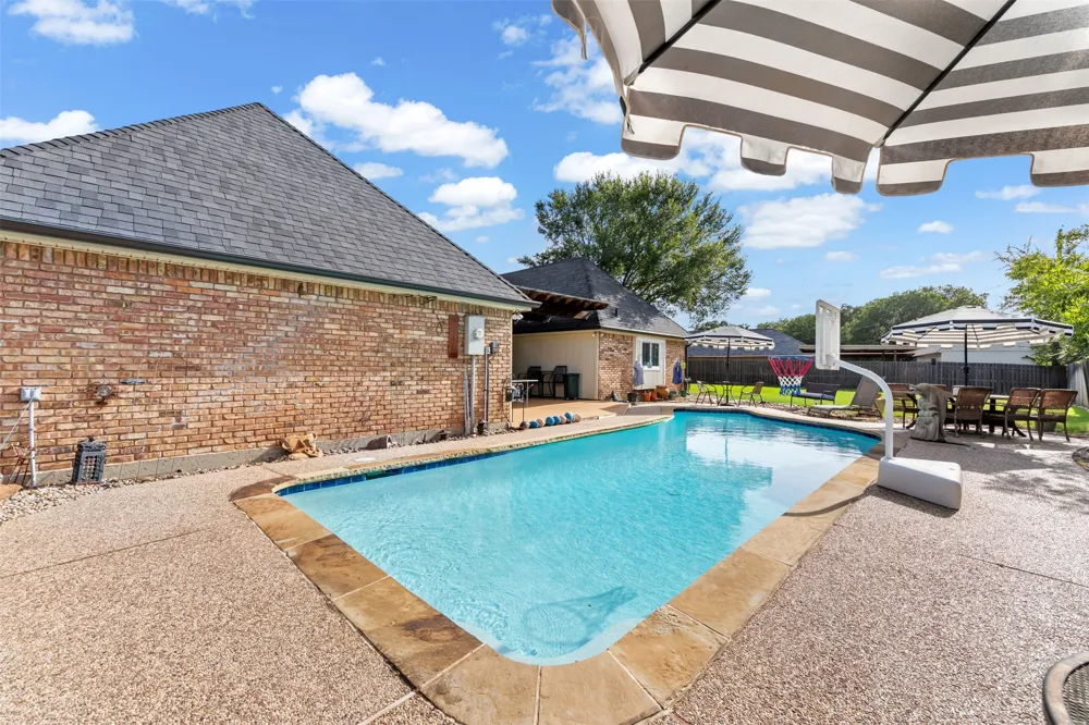 809 Shady Creek Drive Kennedale, TX 76060