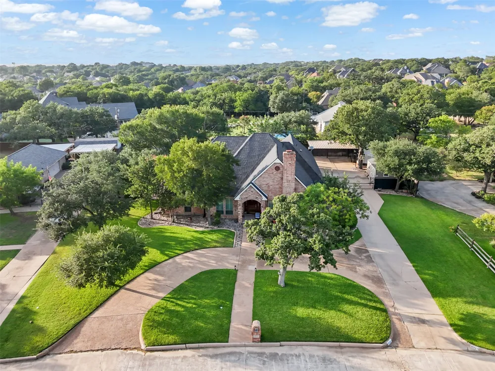 809 Shady Creek Drive Kennedale, TX 76060