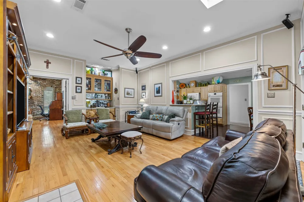 809 Shady Creek Drive Kennedale, TX 76060