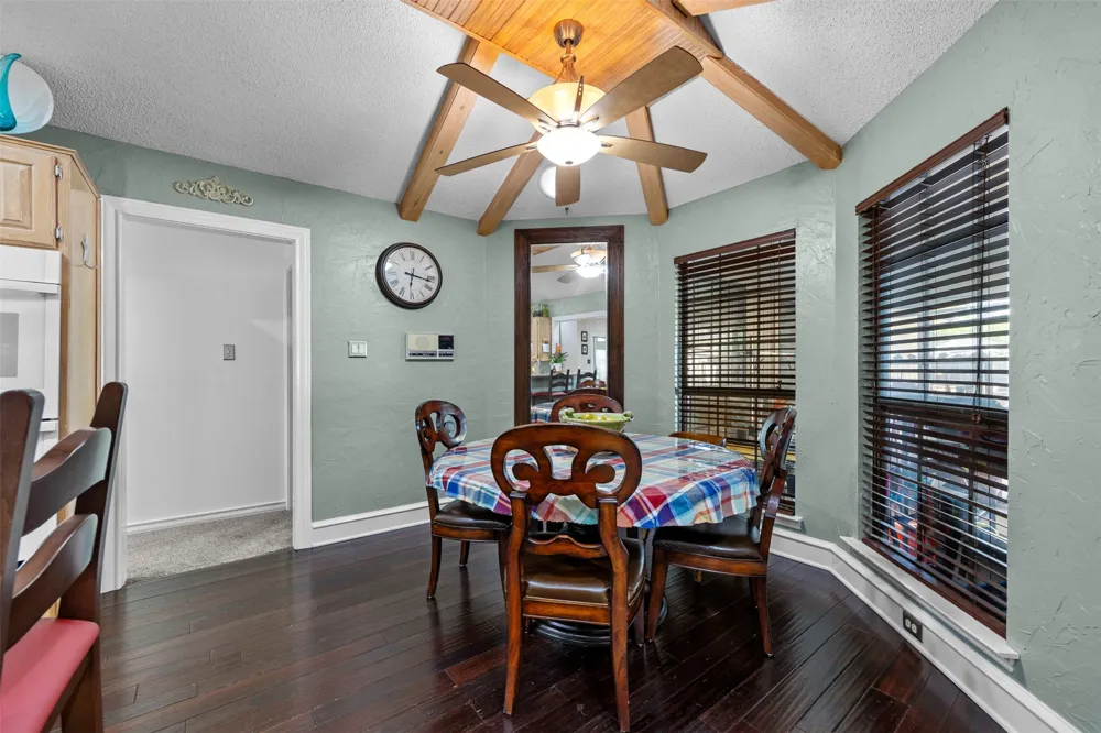 809 Shady Creek Drive Kennedale, TX 76060