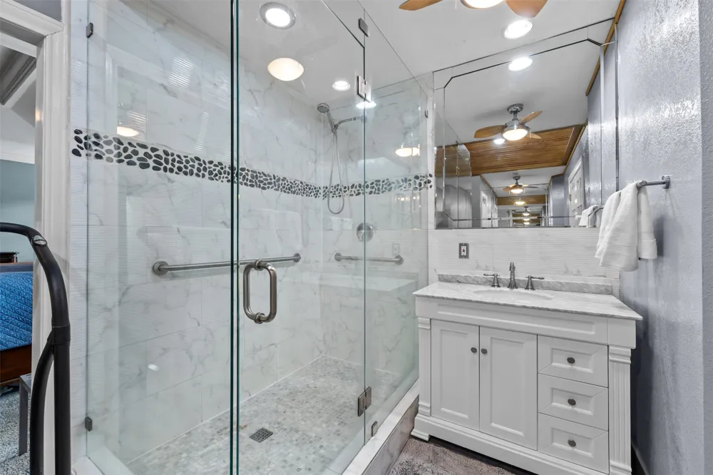 809 Shady Creek Drive Kennedale, TX 76060