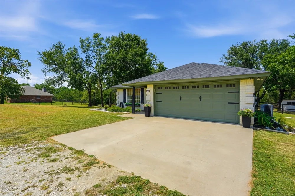 986 Eagles Way Springtown, TX 76082
