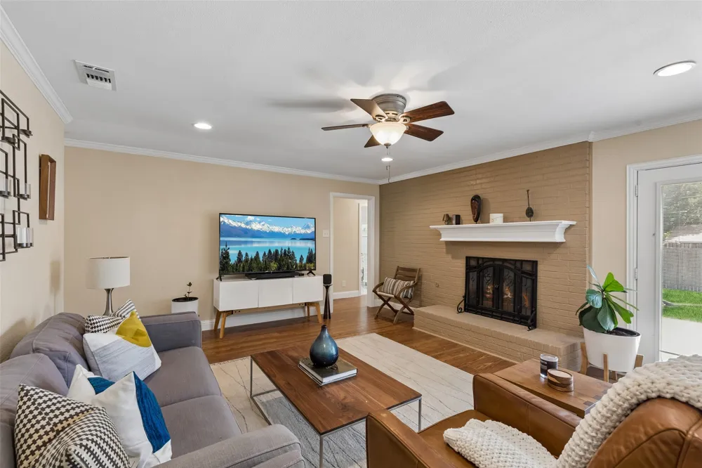 13141 Rosser Road Farmers Branch, TX 75244
