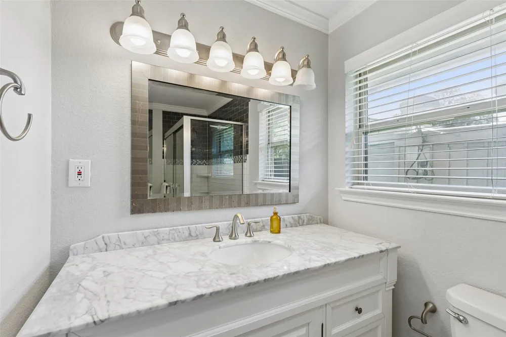 13141 Rosser Road Farmers Branch, TX 75244