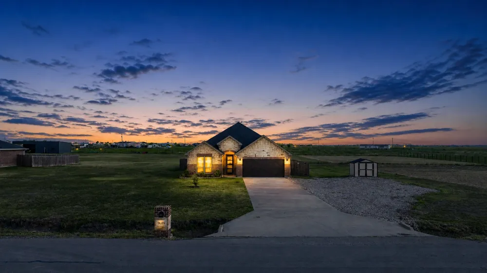9689 County Road 4116 Kaufman, TX 75142