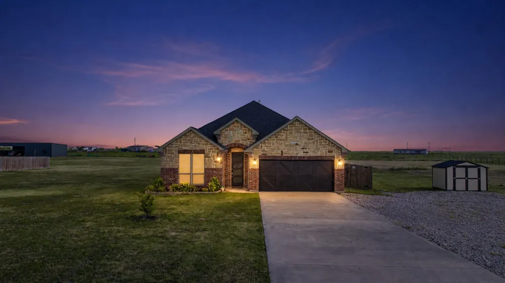 9689 County Road 4116 Kaufman, TX 75142